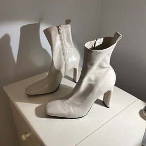 WHITE BOOTS ZARA